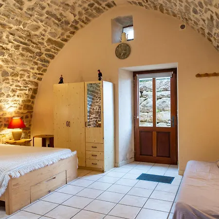 La Voute Celeste 2/3 Pers Aux Bondons *