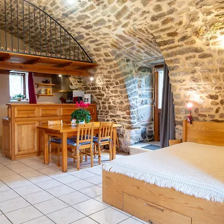 La Voute Celeste 2/3 Pers Aux Bondons *